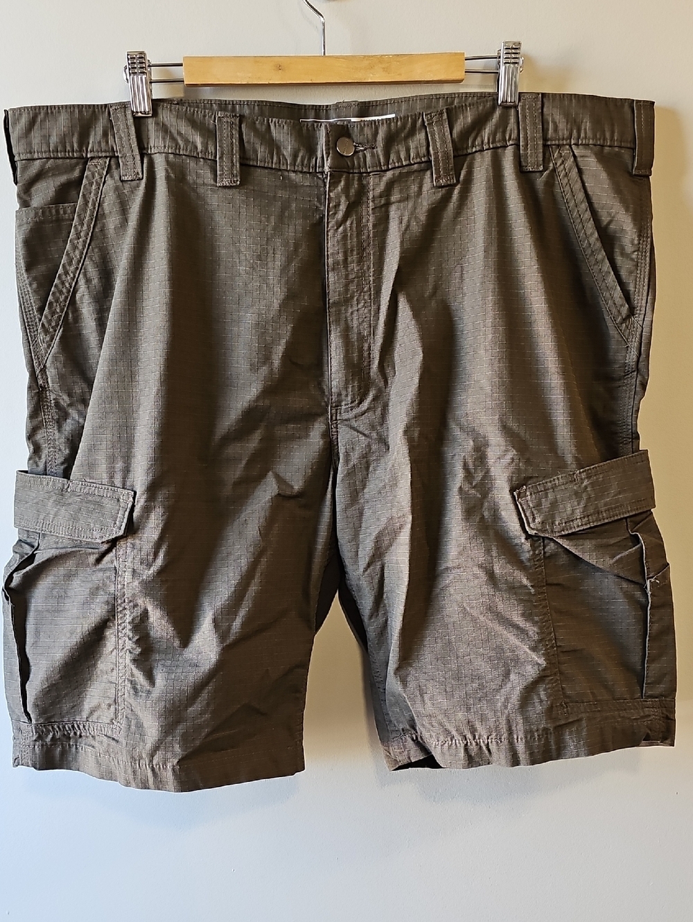 Carhartt Men's 44" Cargo Shorts in Olive Green